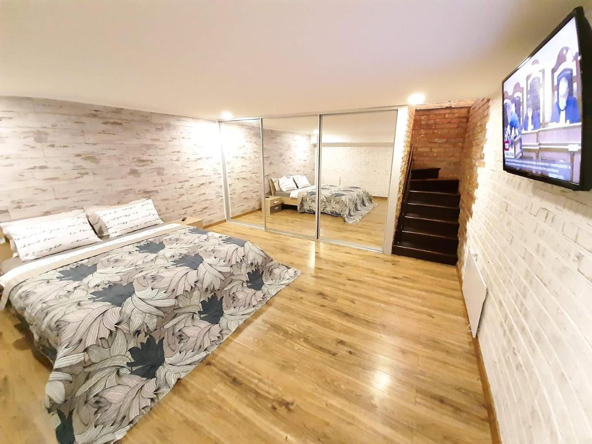 Charlotte -Двухуровневая Студия В Центре Kremenčuk Esterno foto