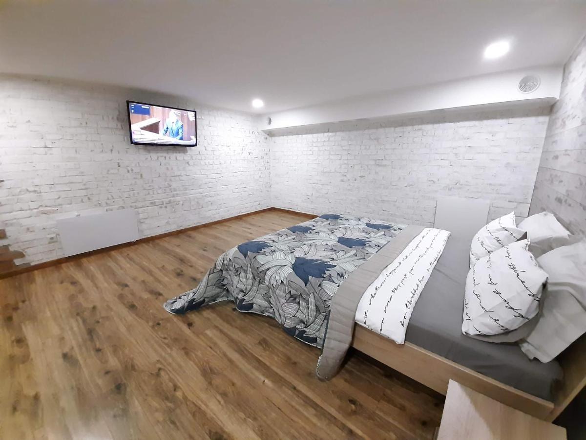Charlotte -Двухуровневая Студия В Центре Kremenčuk Esterno foto